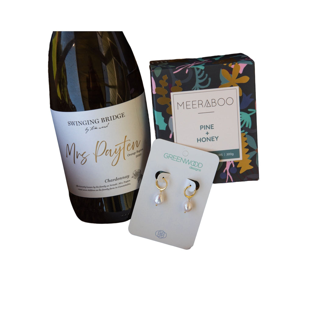 Fine-Wine-HAmper-02-Mrs-payton-Chardonnay-and-merraboo-soy-candle-and-greenwood-designs-freshwater-pearl-earrings