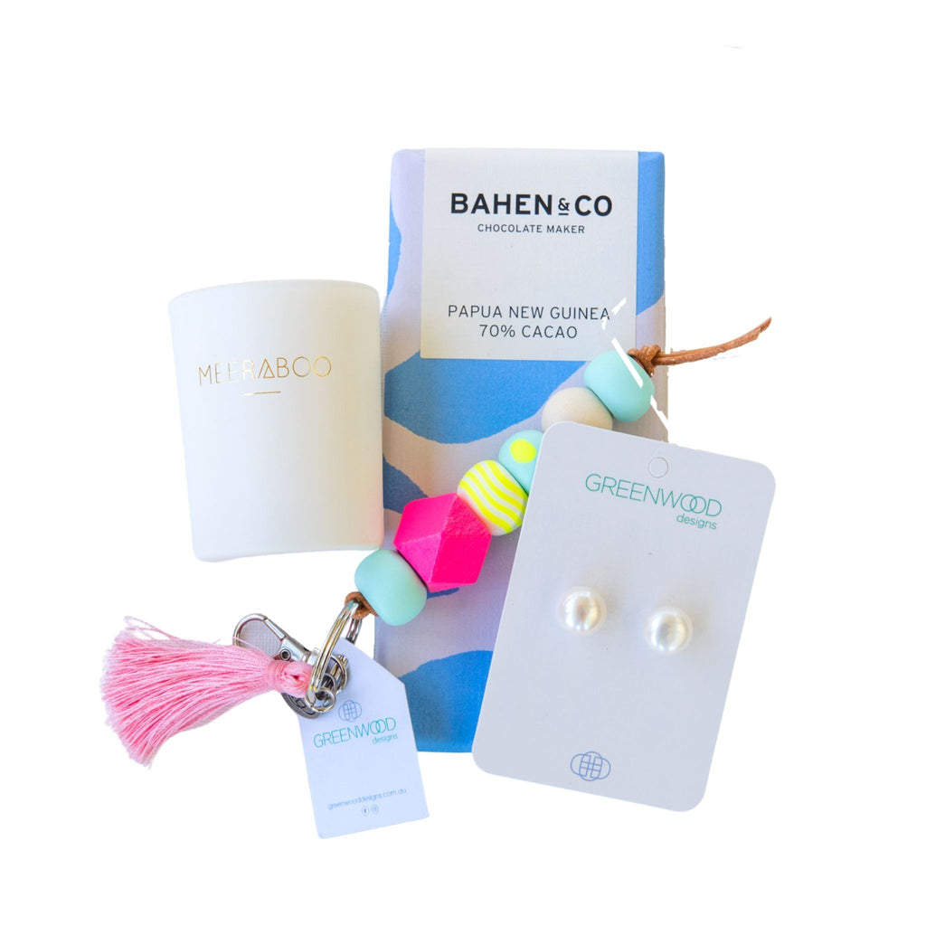 Walking-on-Sunshine-Hamper-05-Merraboo-Mini-Soy-Candle-Greenwood-Designs-Keychain-Bright-and-freshwater-pearl-earrings-and-Bahen-and-Co-chocolate-70%-cacao-75g.
